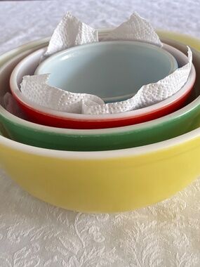 Pyrex Primary Colours 4 Pc. Set